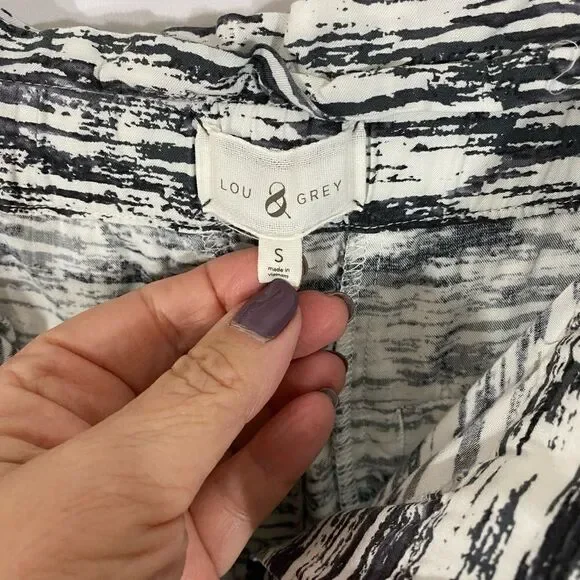 Lou & Grey Ruffle Waist Paperbag Shorts - Picture 5 of 7